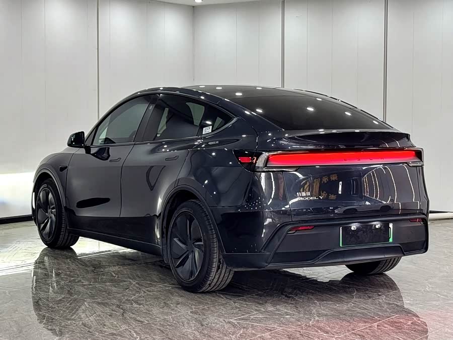 Model Y 2025 RWD - zdjęcie 13