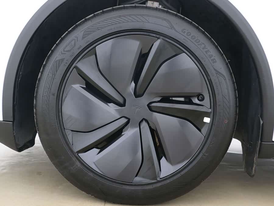 Model Y 2025 RWD - zdjęcie 13
