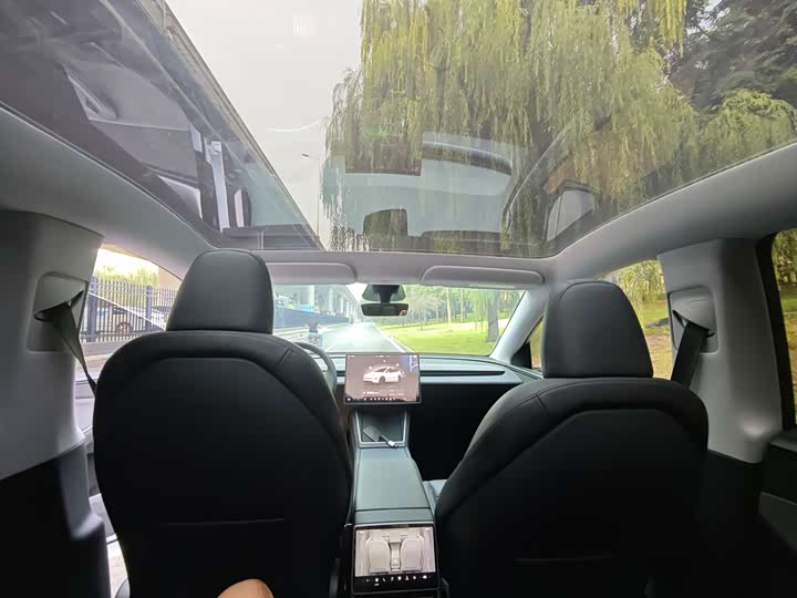 Model Y 2025 RWD - zdjęcie 15