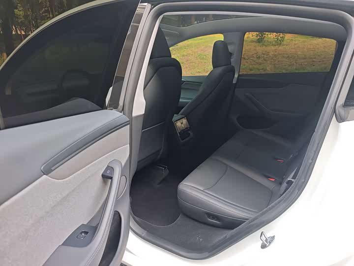 Model Y 2025 RWD - zdjęcie 18