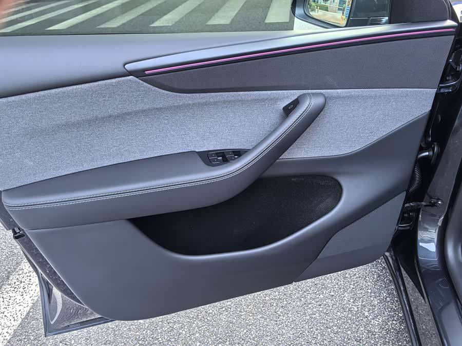 Model Y 2025 RWD - zdjęcie 18