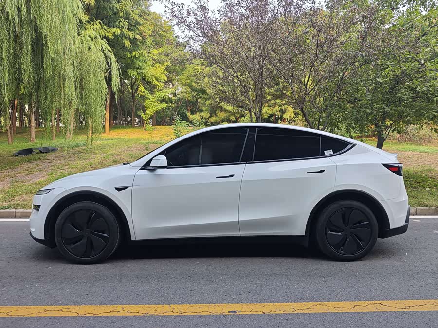 Model Y 2025 RWD - zdjęcie 3