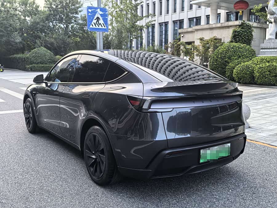Model Y 2025 RWD - zdjęcie 3
