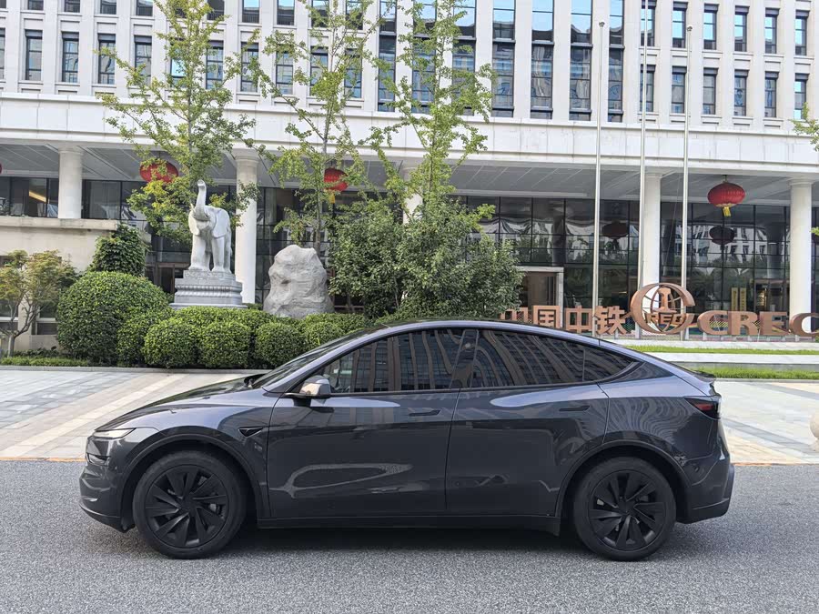 Model Y 2025 RWD - zdjęcie 7