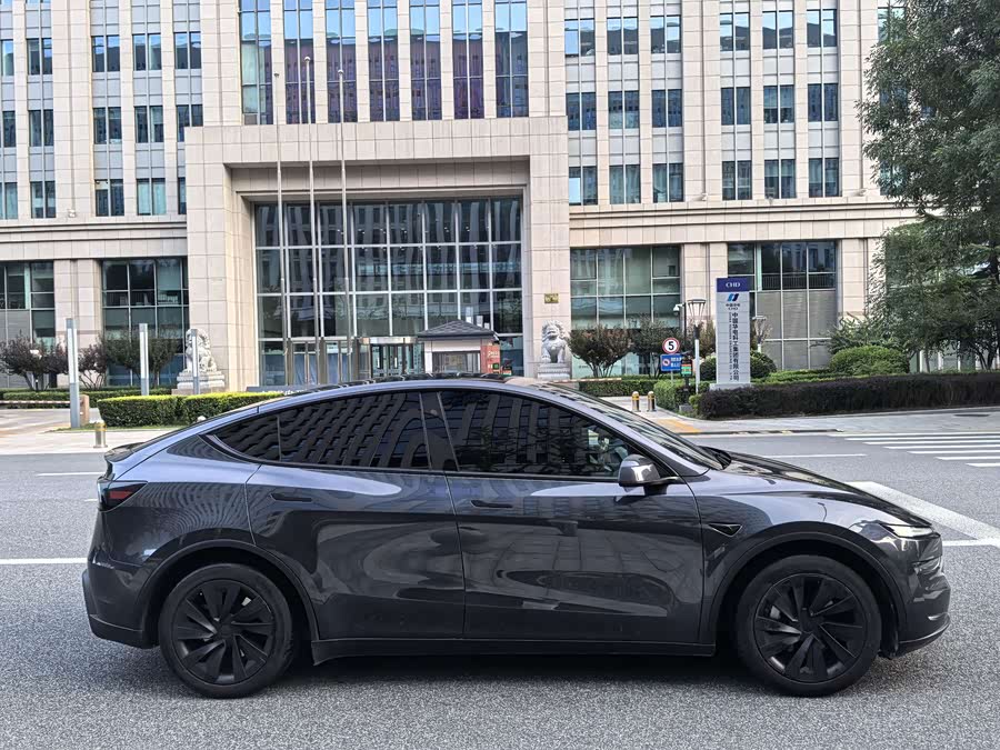Model Y 2025 RWD - zdjęcie 8