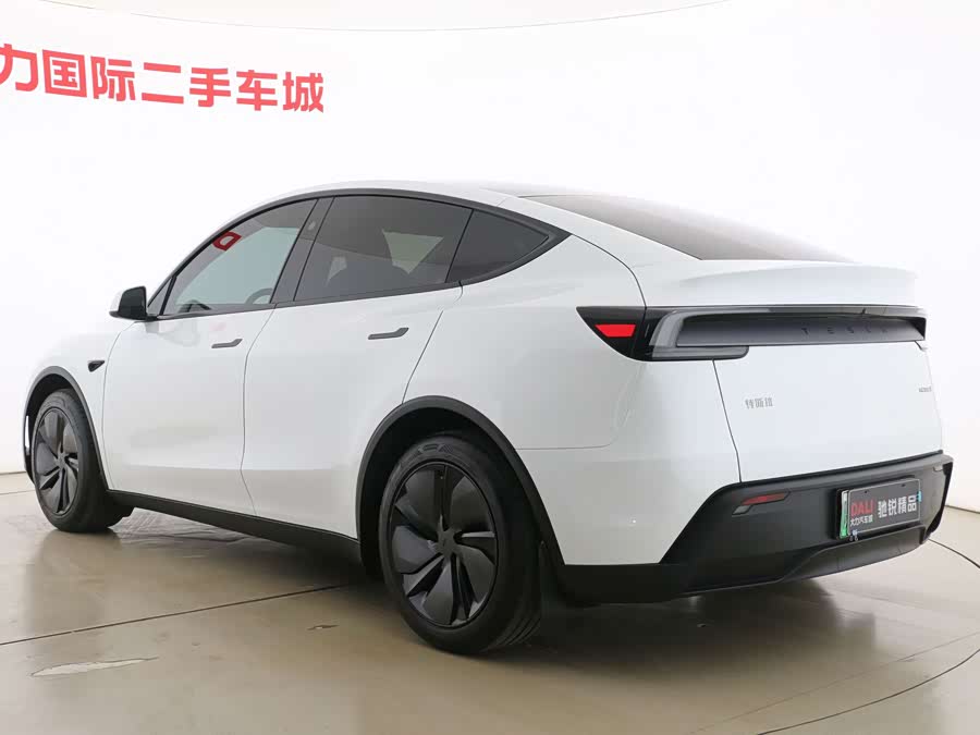 Model Y 2025 RWD - zdjęcie 9