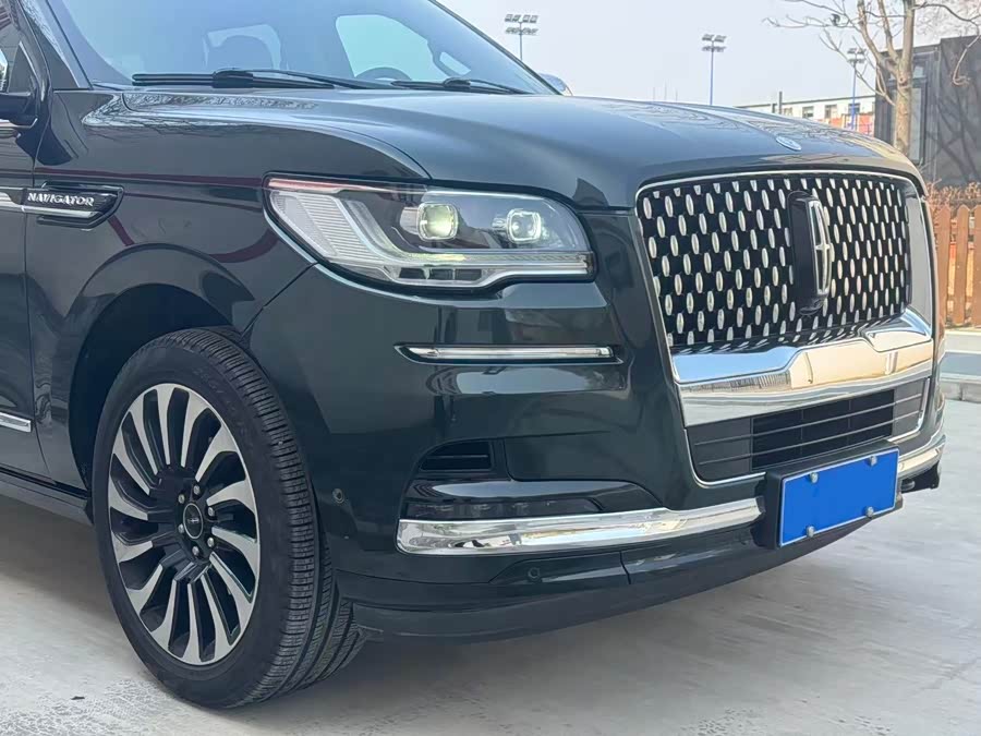 Navigator 2022 3.5T Long Wheelbase President - zdjęcie 2