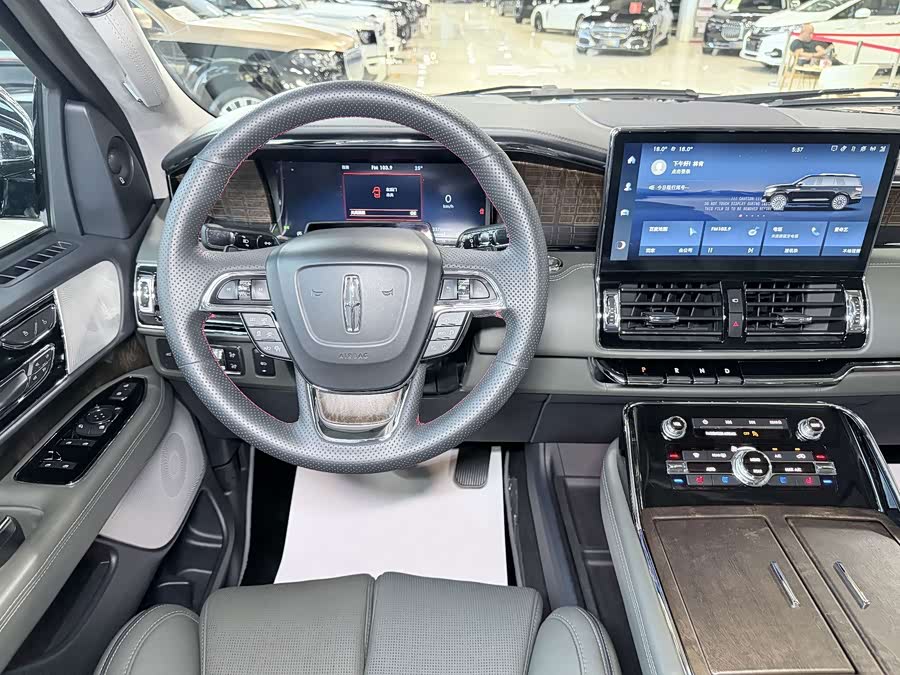 Navigator 2022 3.5T Long Wheelbase President - zdjęcie 11