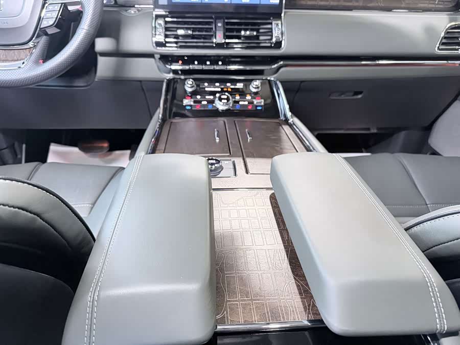 Navigator 2022 3.5T Long Wheelbase President - zdjęcie 12