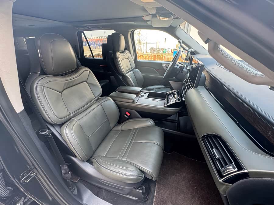 Navigator 2022 3.5T Long Wheelbase President - zdjęcie 13