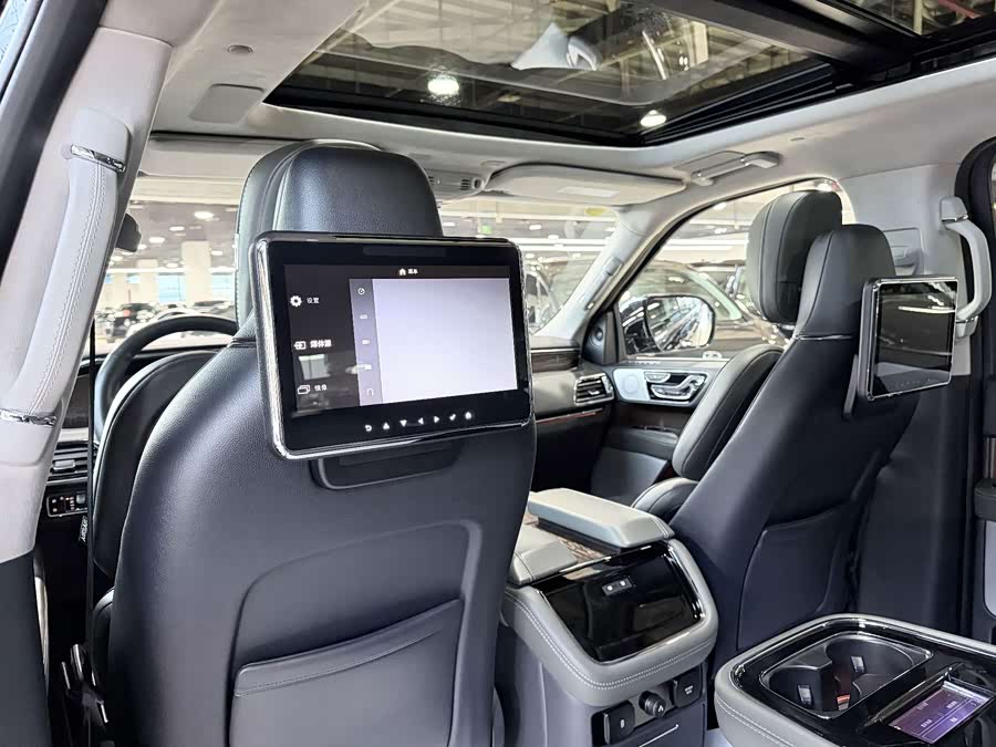 Navigator 2022 3.5T Long Wheelbase President - zdjęcie 14