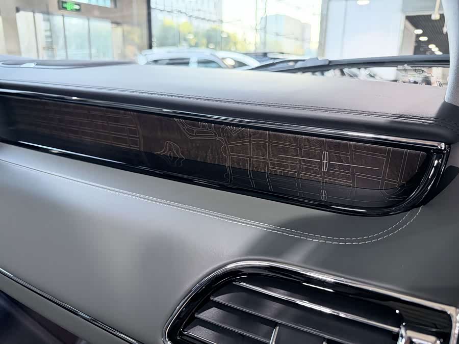 Navigator 2022 3.5T Long Wheelbase President - zdjęcie 16