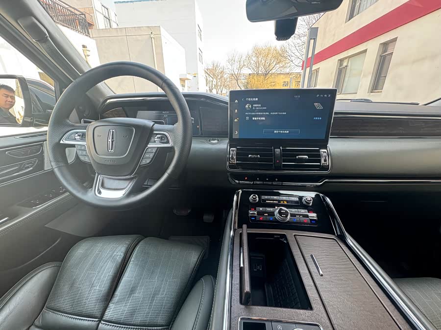 Navigator 2022 3.5T Long Wheelbase President - zdjęcie 17