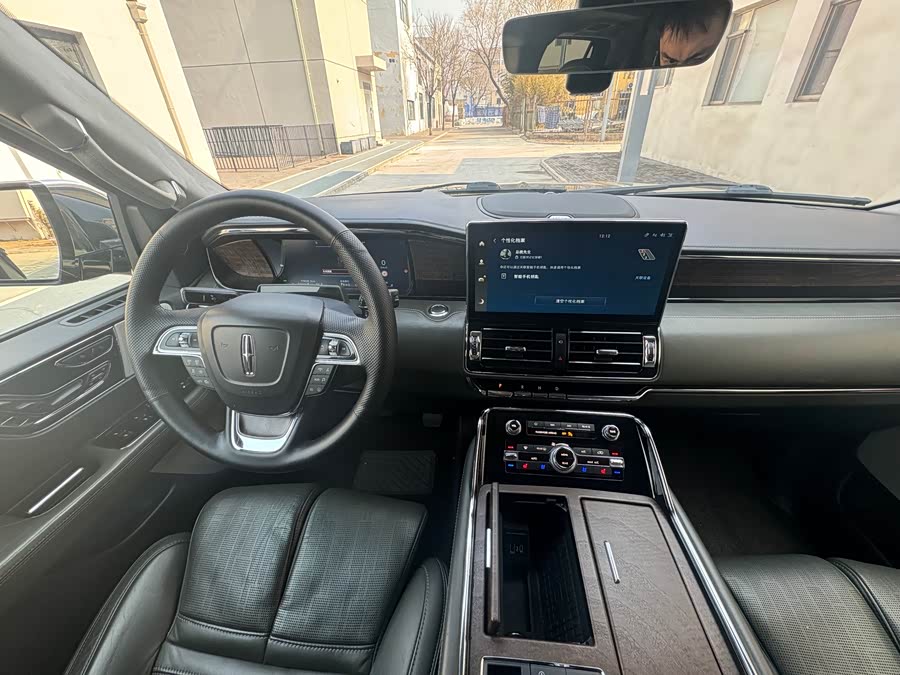 Navigator 2022 3.5T Long Wheelbase President - zdjęcie 18