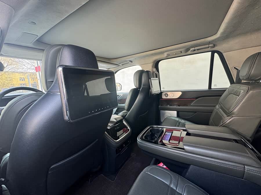Navigator 2022 3.5T Long Wheelbase President - zdjęcie 19