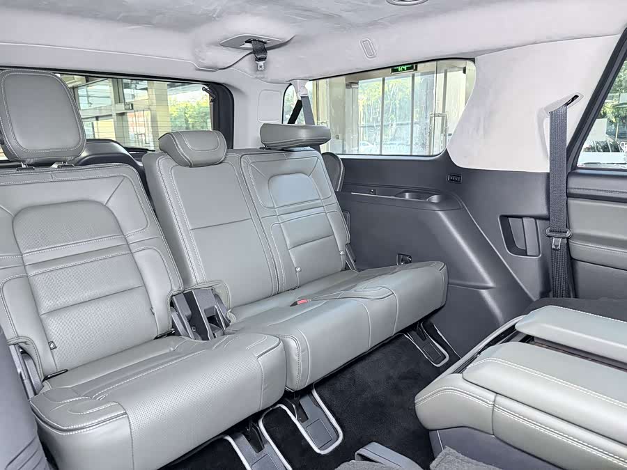 Navigator 2022 3.5T Long Wheelbase President - zdjęcie 20
