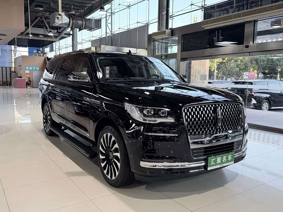 Navigator 2022 3.5T Long Wheelbase President - zdjęcie 3