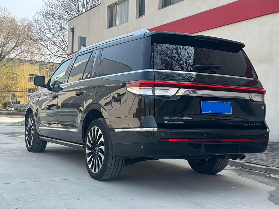 Navigator 2022 3.5T Long Wheelbase President - zdjęcie 3