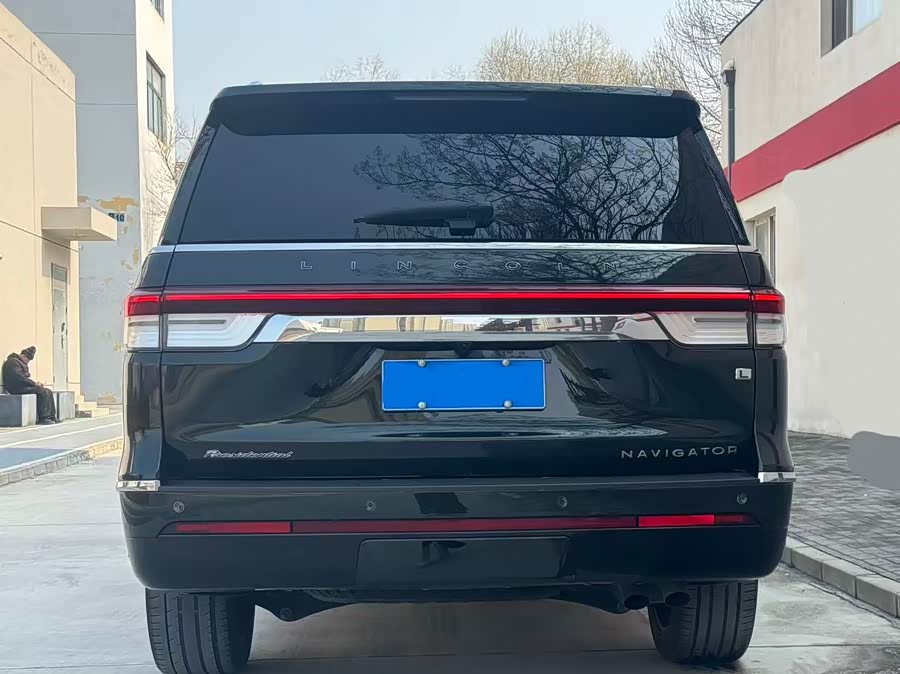 Navigator 2022 3.5T Long Wheelbase President - zdjęcie 4