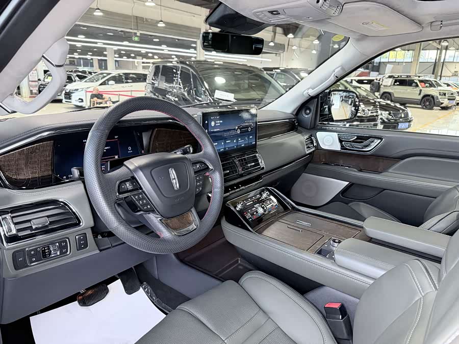 Navigator 2022 3.5T Long Wheelbase President - zdjęcie 5