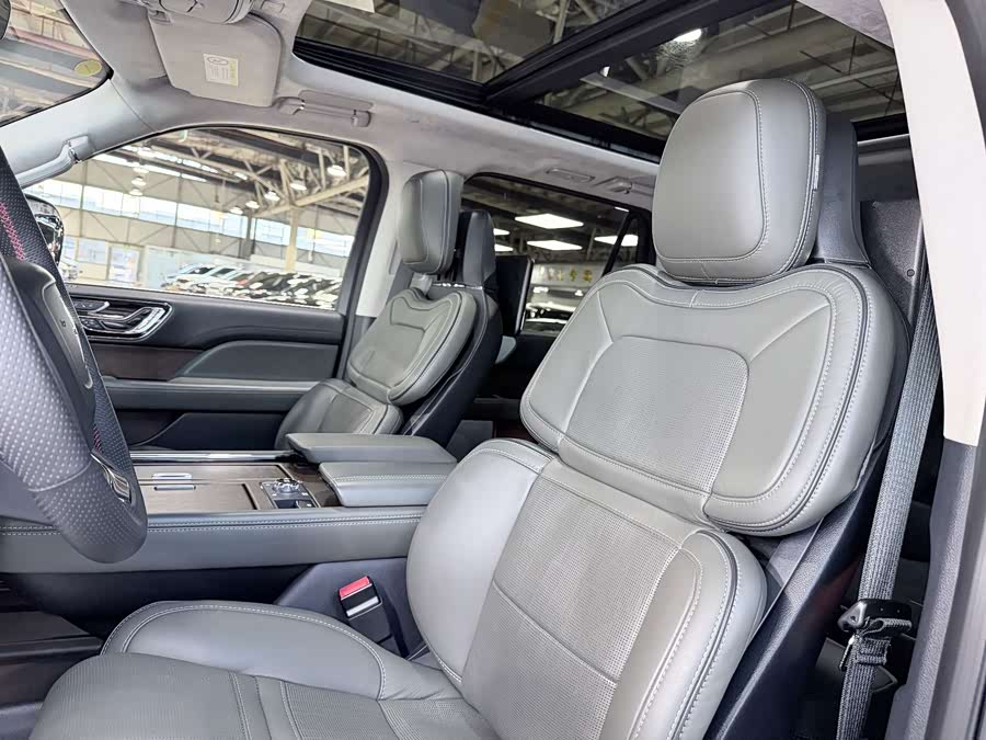 Navigator 2022 3.5T Long Wheelbase President - zdjęcie 6