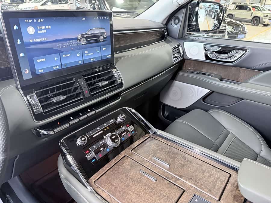 Navigator 2022 3.5T Long Wheelbase President - zdjęcie 7