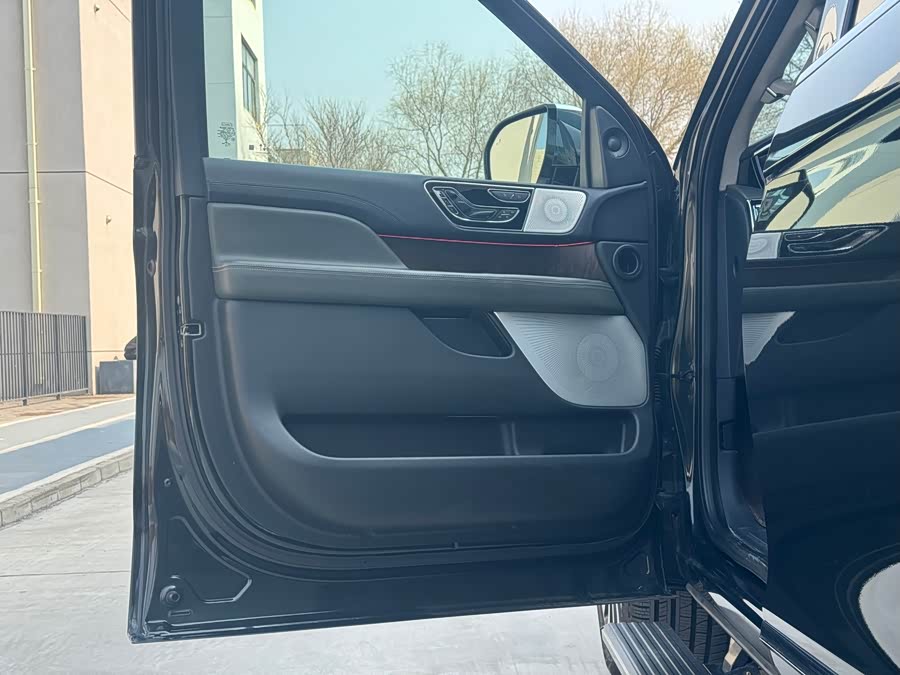 Navigator 2022 3.5T Long Wheelbase President - zdjęcie 10