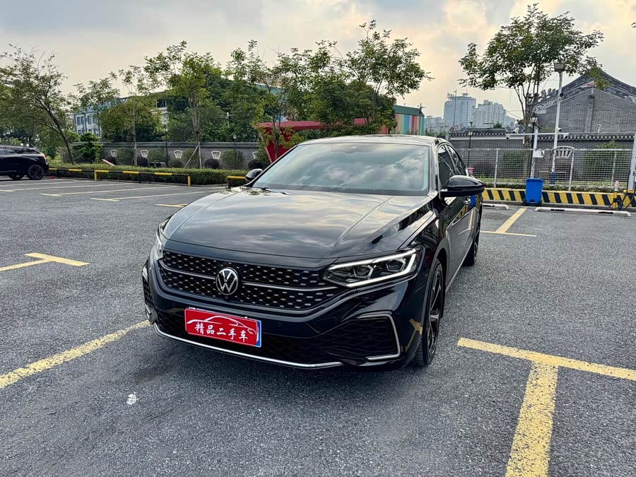 Passat 2025 380TSI Starry Dragon Edition - zdjęcie 1