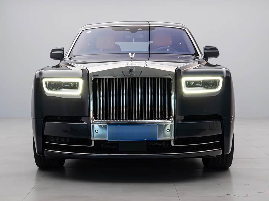 Phantom 2022 6.7T Standard Wheelbase - zdjęcie 1