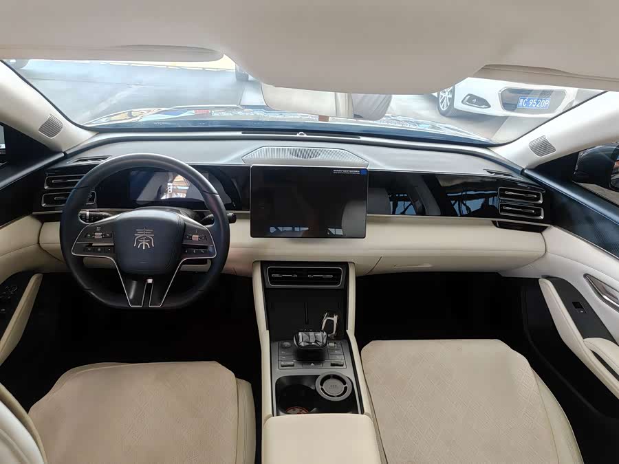 Qin L 2024 DM-i 80KM Super - zdjęcie 7