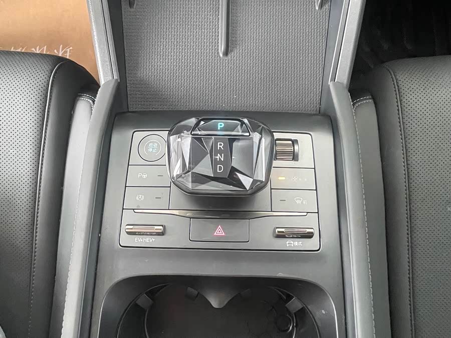 Qin L 2025 DM-i Smart Driving Edition 80KM Leading Model - zdjęcie 9