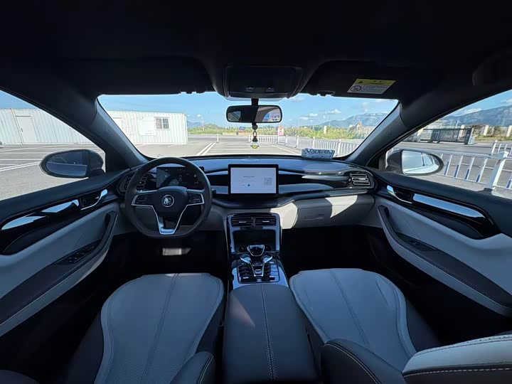 Qin PLUS 2024 Glory DM-i 120KM Excellence - zdjęcie 13