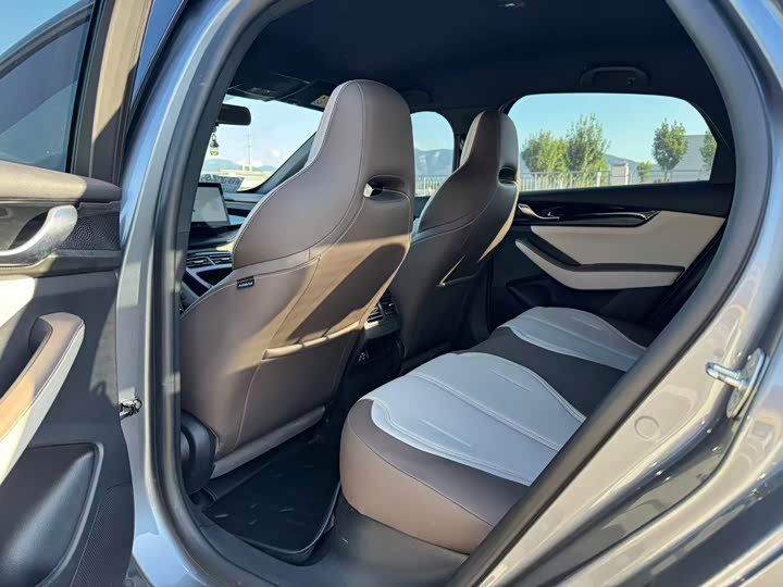 Qin PLUS 2024 Glory DM-i 120KM Excellence - zdjęcie 15