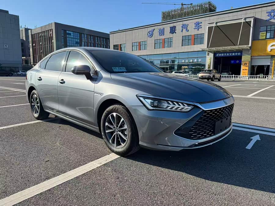 Qin PLUS 2024 Glory DM-i 120KM Excellence - zdjęcie 3