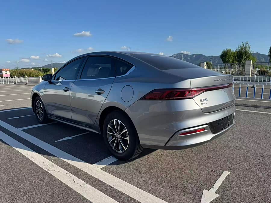 Qin PLUS 2024 Glory DM-i 120KM Excellence - zdjęcie 9