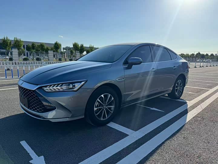Qin PLUS 2024 Glory DM-i 120KM Excellence - zdjęcie 10