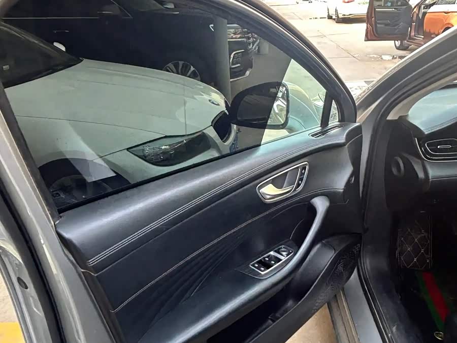 Roewe D7 2023 DMH 125km Super - zdjęcie 5