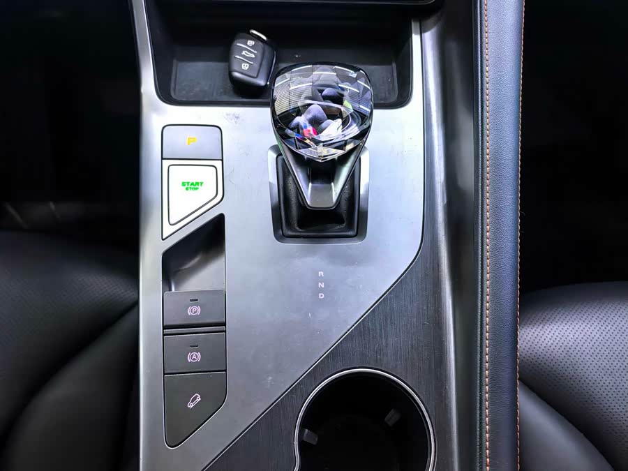 Roewe RX5 New Energy 2023 eRX5 Super Hybrid Superior - zdjęcie 15