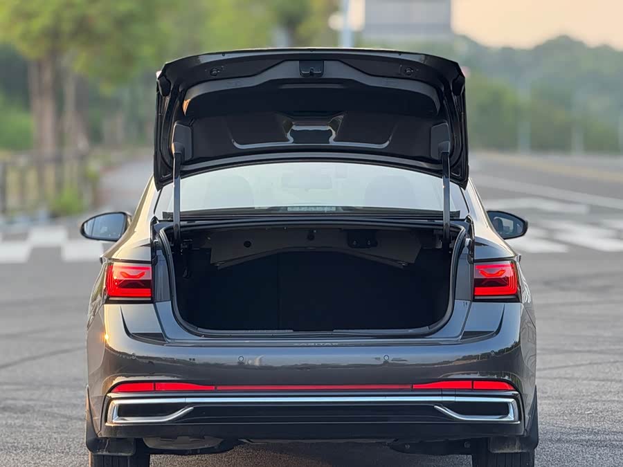 Sagitar 2024 300TSI DSG Beyond - zdjęcie 18