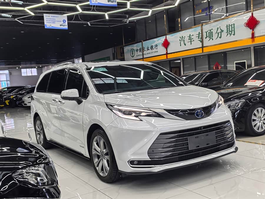 Sienna 2021 2.5L Hybrid Ultimate - zdjęcie 3