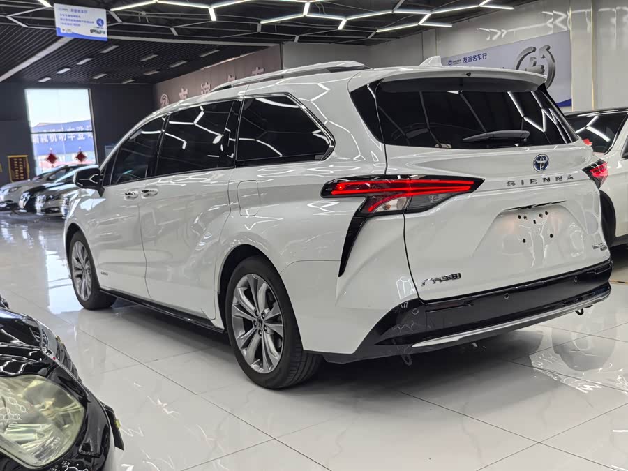 Sienna 2021 2.5L Hybrid Ultimate - zdjęcie 5