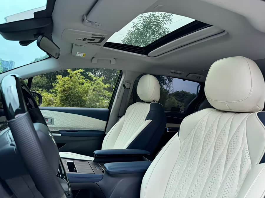 Sienna 2023 2.5L Hybrid Comfort Edition - zdjęcie 13