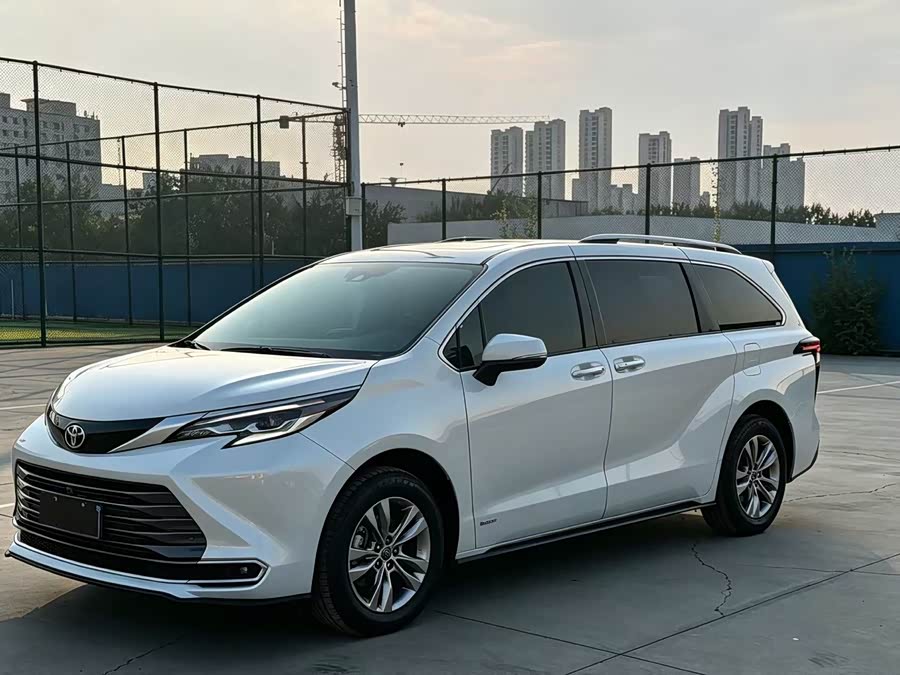 Sienna 2024 2.5L Hybrid 4WD Premium - zdjęcie 1