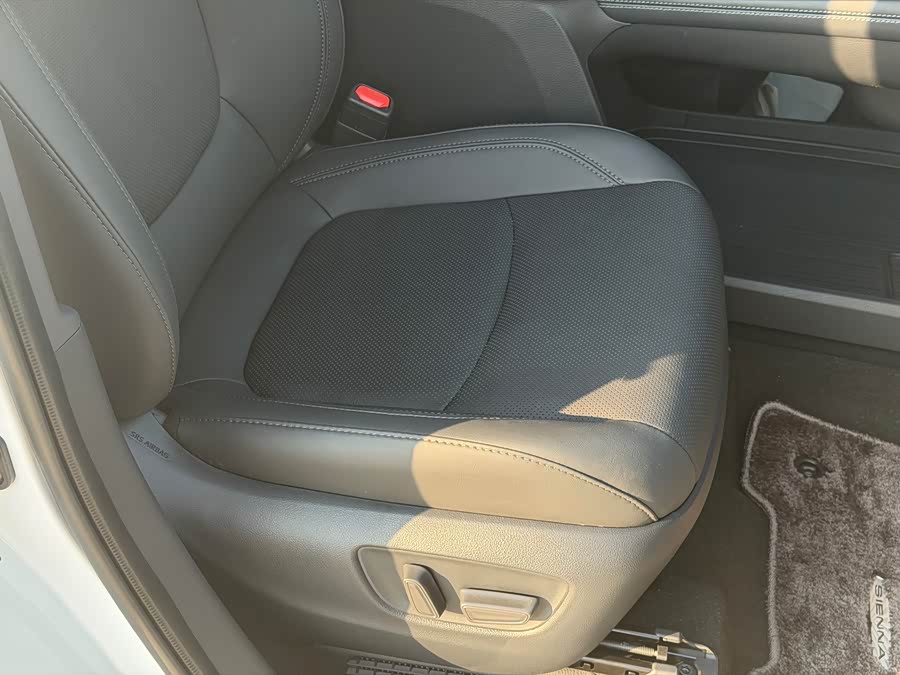 Sienna 2024 2.5L Hybrid 4WD Premium - zdjęcie 11