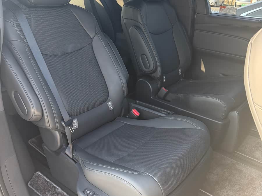 Sienna 2024 2.5L Hybrid 4WD Premium - zdjęcie 13
