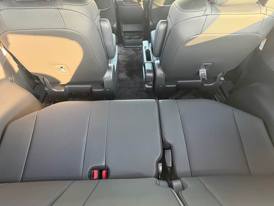 Sienna 2024 2.5L Hybrid 4WD Premium - zdjęcie 15