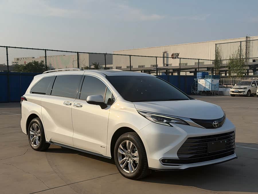 Sienna 2024 2.5L Hybrid 4WD Premium - zdjęcie 3