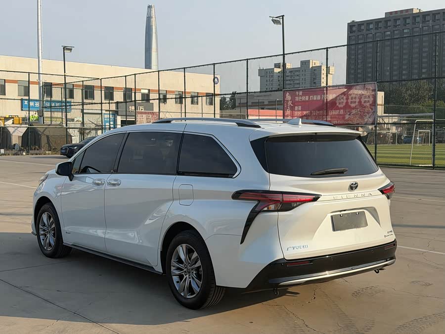 Sienna 2024 2.5L Hybrid 4WD Premium - zdjęcie 4