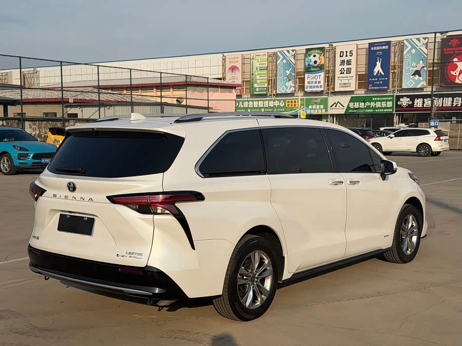 Sienna 2024 2.5L Hybrid 4WD Premium - zdjęcie 6