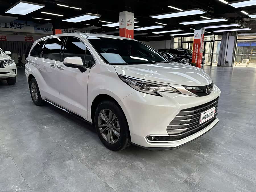 Sienna 2027 2.5L Hybrid 4WD Luxury - zdjęcie 3